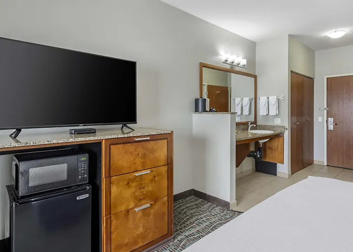 Best Western Plus Peppertree Inn At Omak